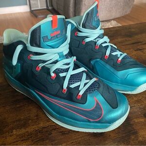 Lebron XI Low Turbo Green size 13 basketball shoes